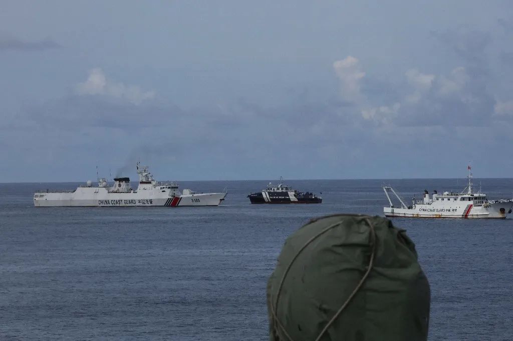 中国海警局新闻发言人就日民用飞机侵闯我钓鱼岛领空发表谈话